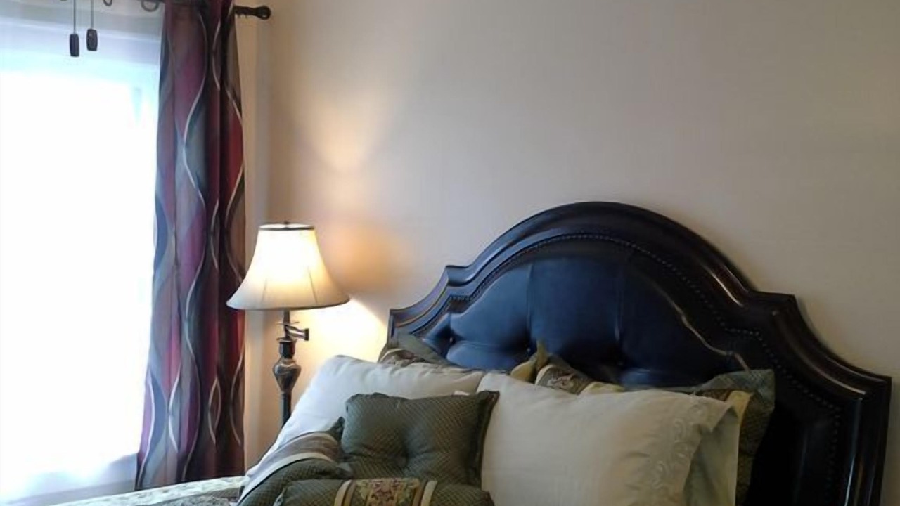 Photo of Bedroom in Detroit - Shoreway