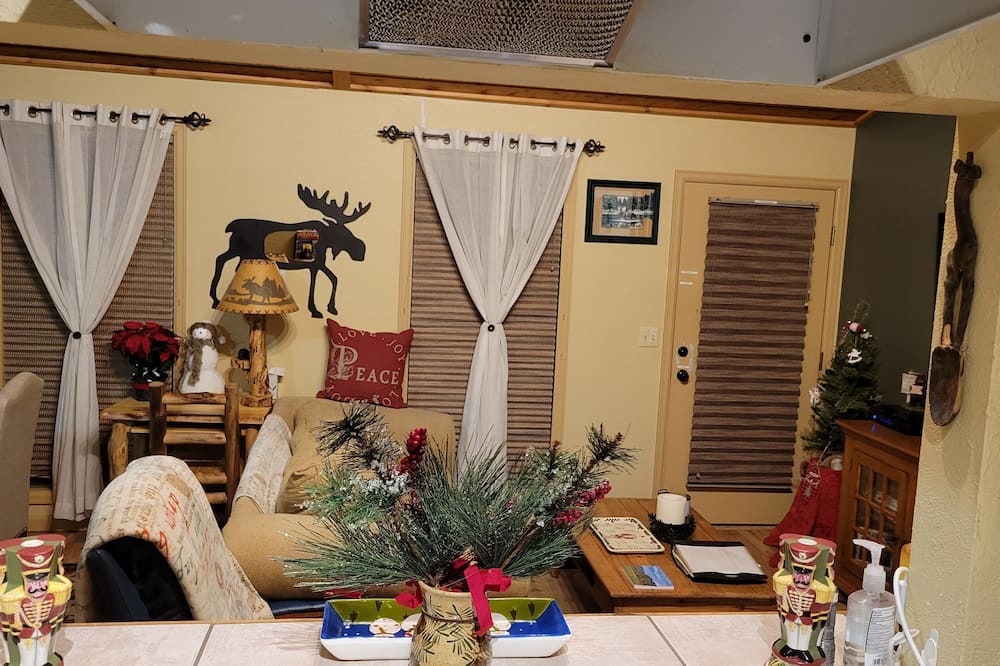 Photo of Livingroom in Warm Springs
