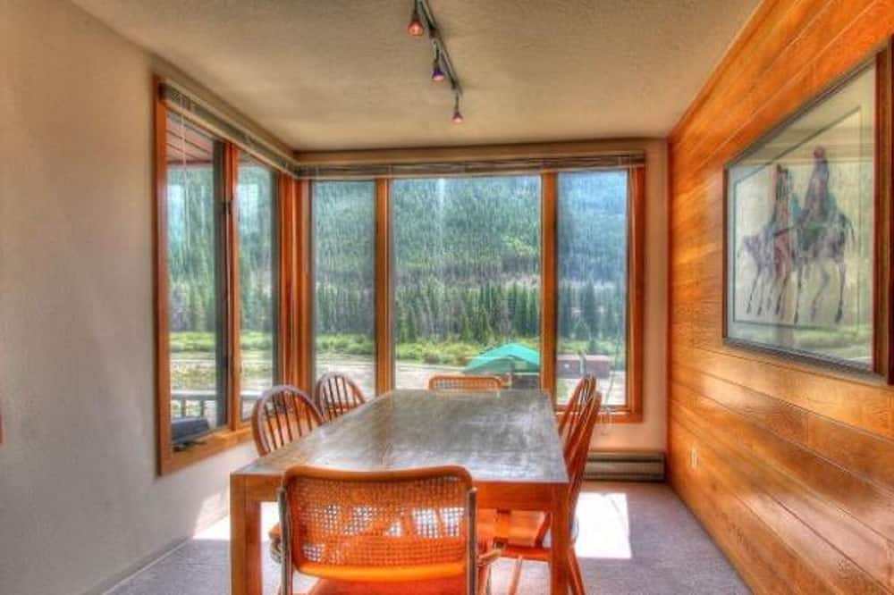 Photo of Kitchen in Lakeside Village