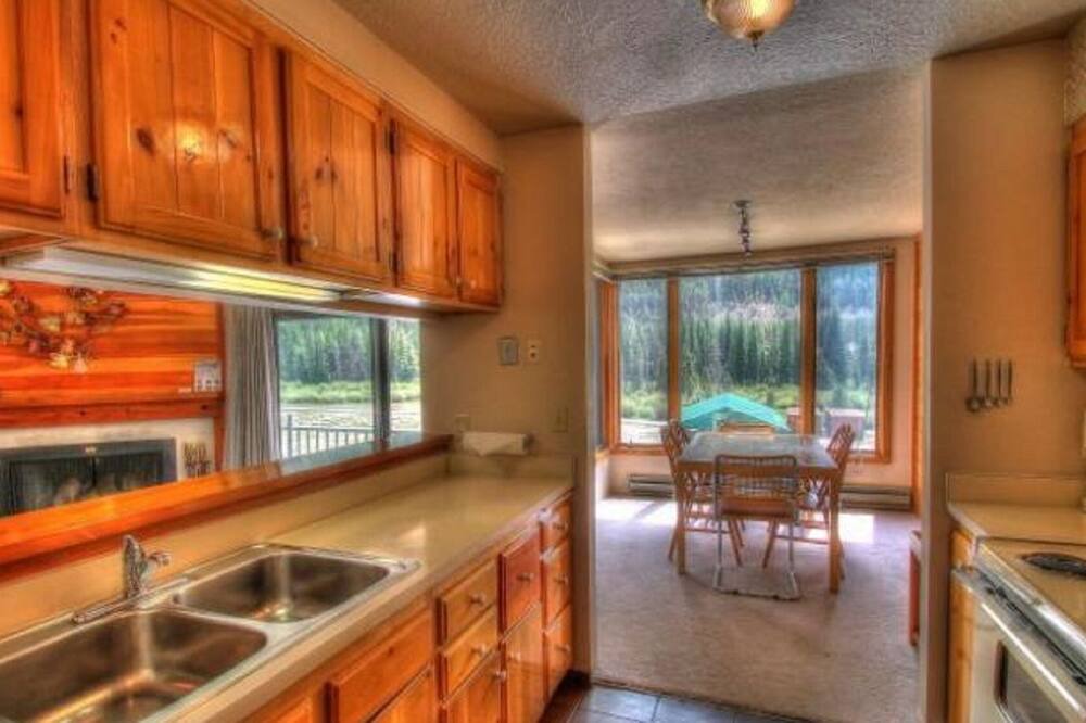 Photo of Kitchen in Lakeside Village