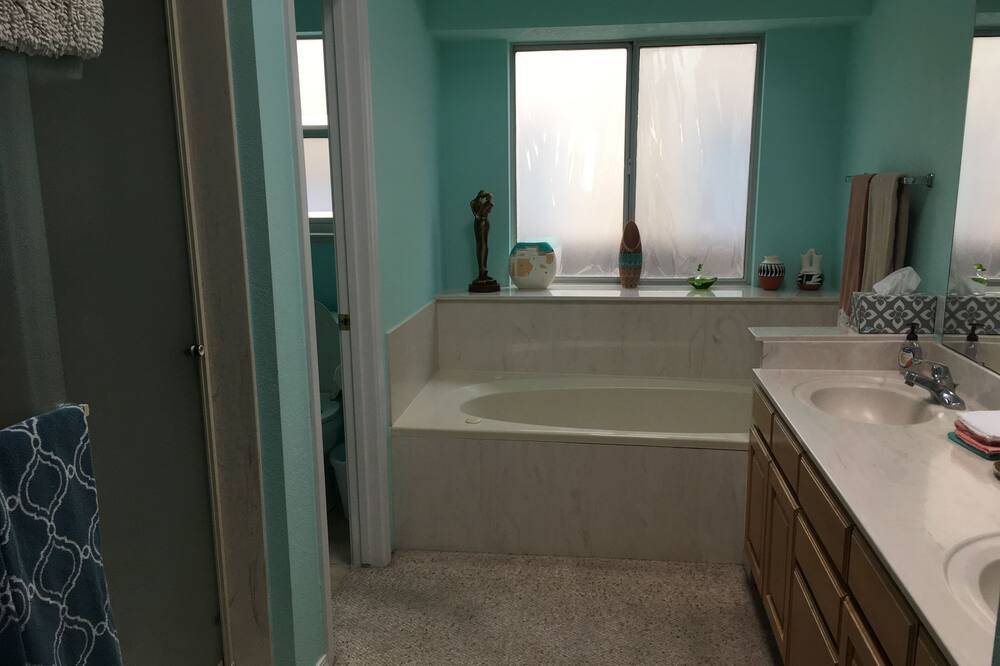 Photo of Bathroom in Palomas Park