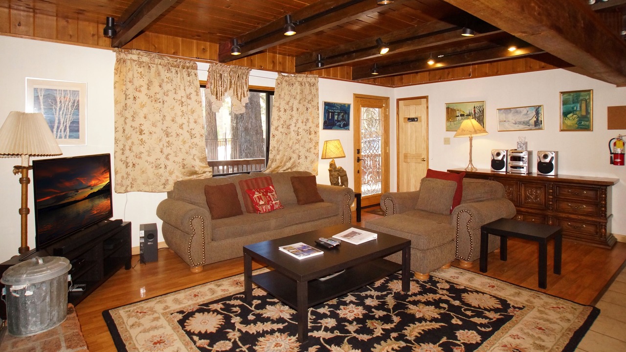 Photo of Livingroom in Summit Estates