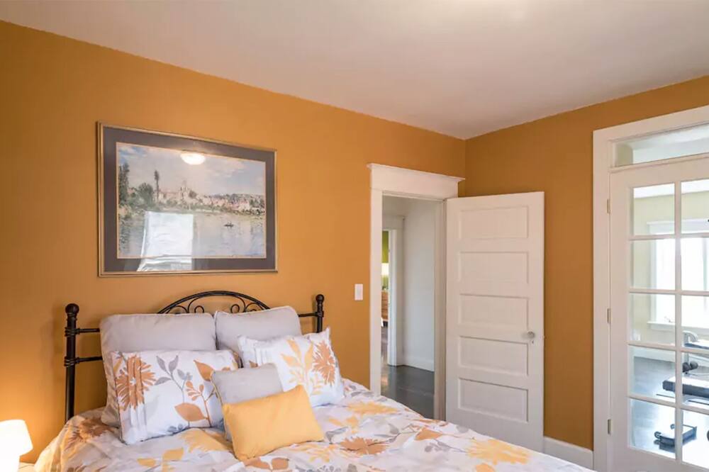 Photo of Bedroom in Mapleton Hill