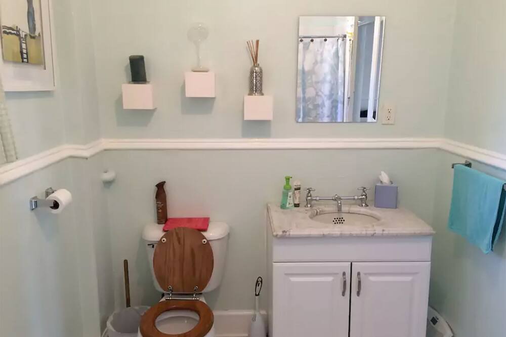 Photo of Bathroom in Mapleton Hill