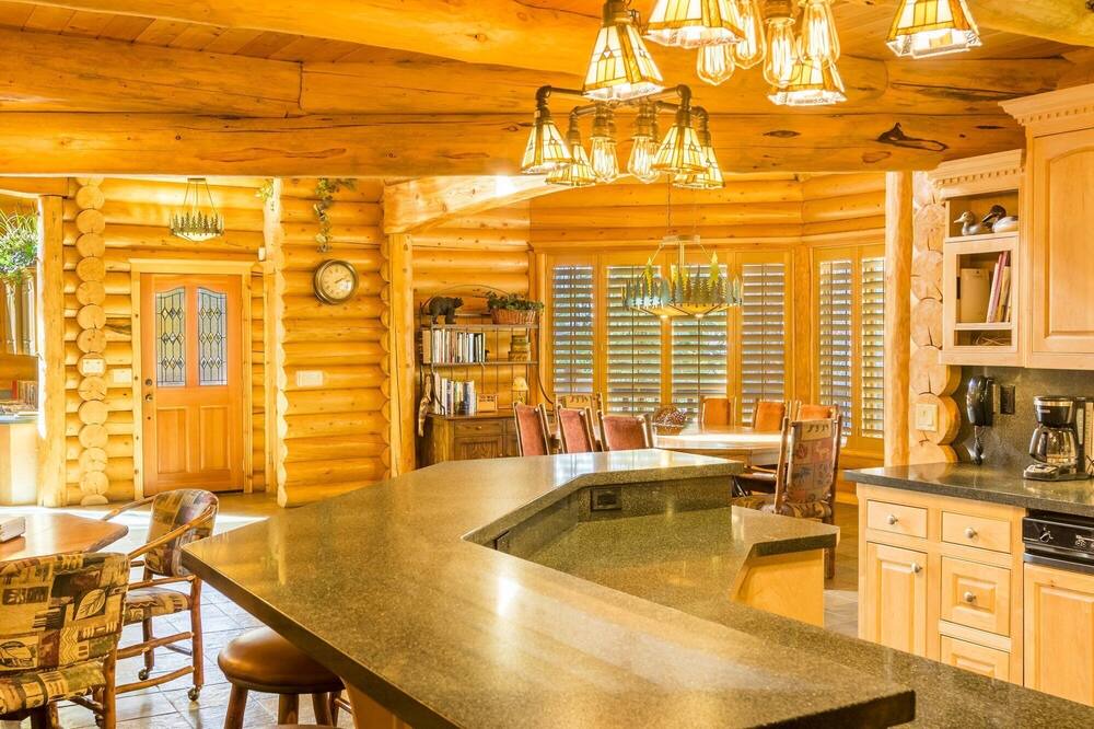Photo of Kitchen in Evergreen Estates