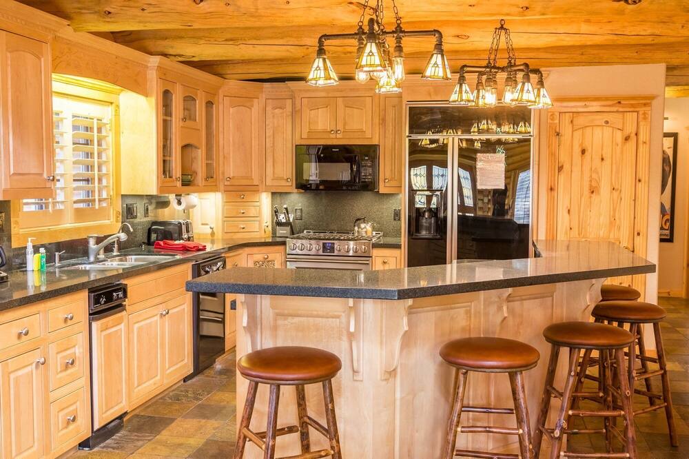 Photo of Kitchen in Evergreen Estates