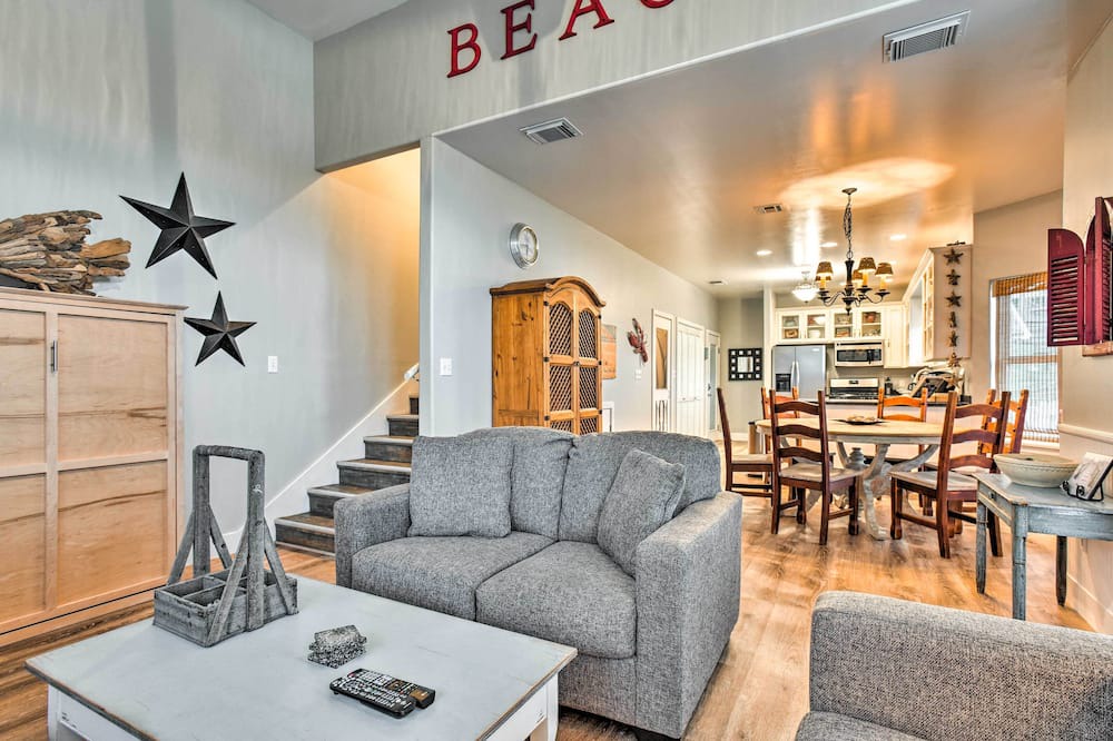Photo of Livingroom in Sand Point