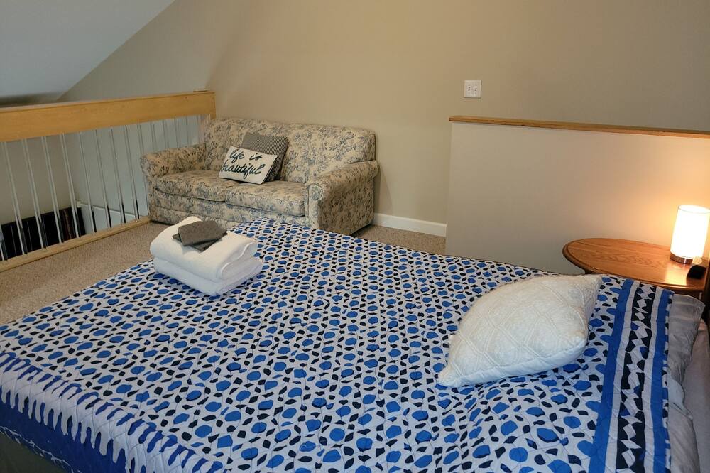 Photo of Bedroom in Acme