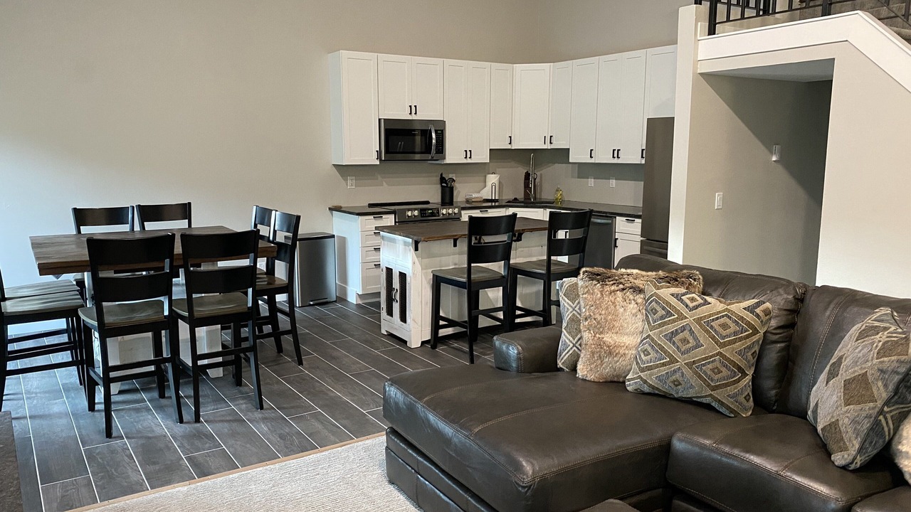 Photo of Livingroom in Peak 9
