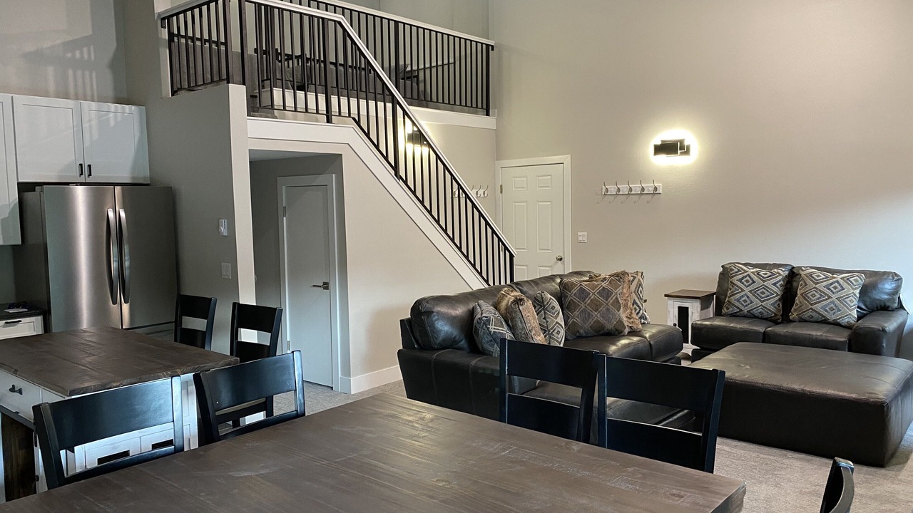 Photo of Livingroom in Peak 9