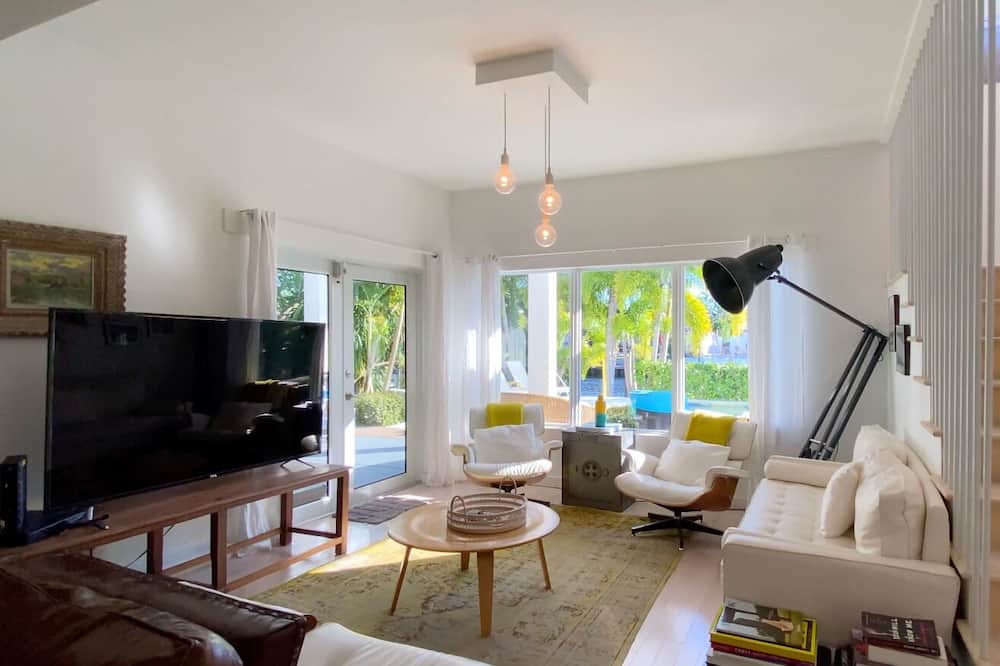 Photo of Livingroom in Lighthouse Point