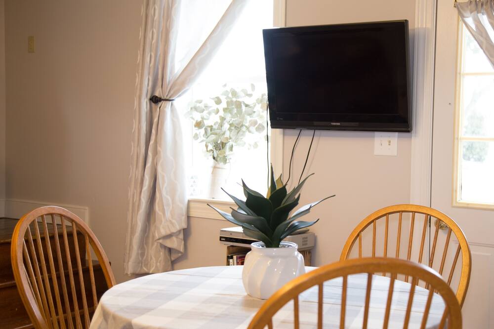 Photo of Livingroom in East Earl