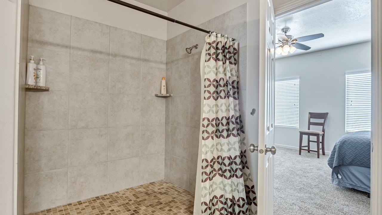 Photo of Bathroom in Lakeview