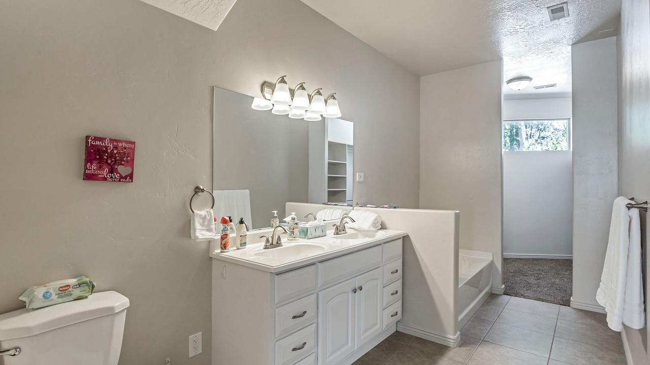 Photo of Bathroom in Lakeview