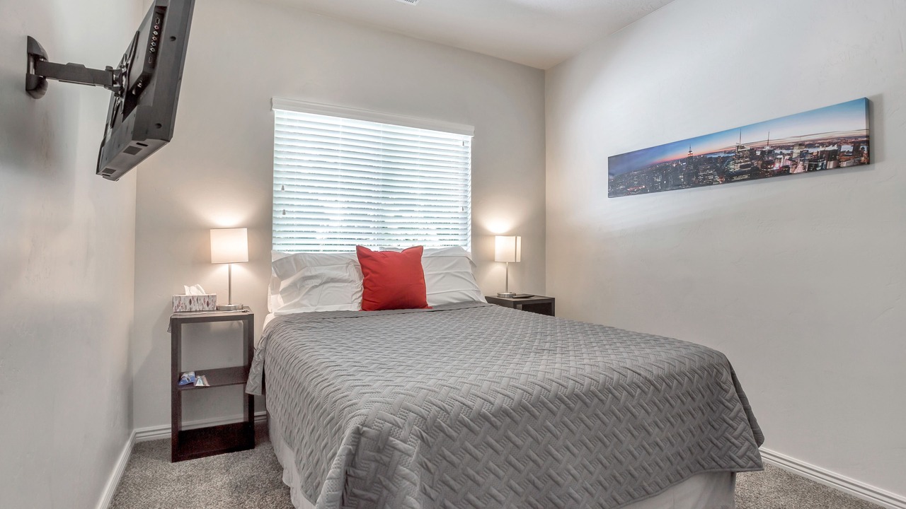 Photo of Bedroom in Lakeview