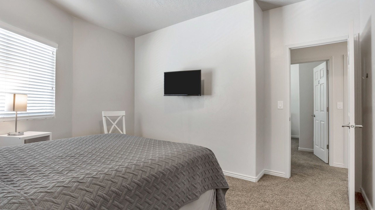 Photo of Bedroom in Lakeview