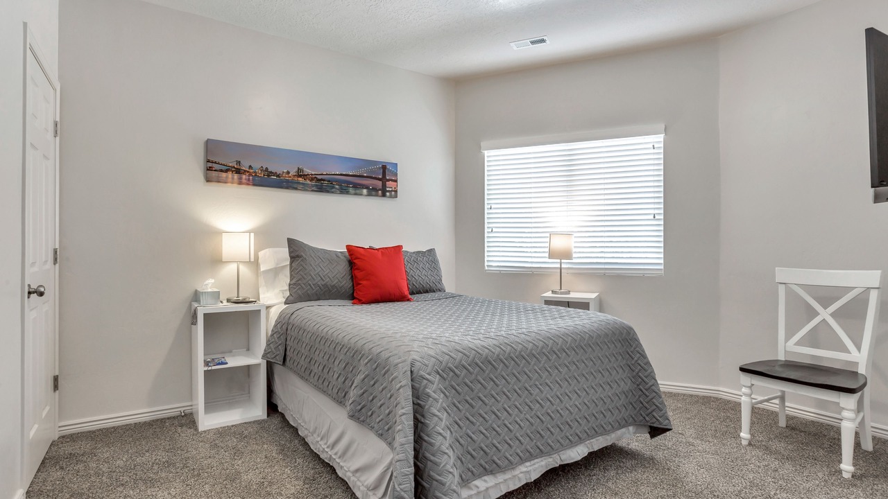 Photo of Bedroom in Lakeview