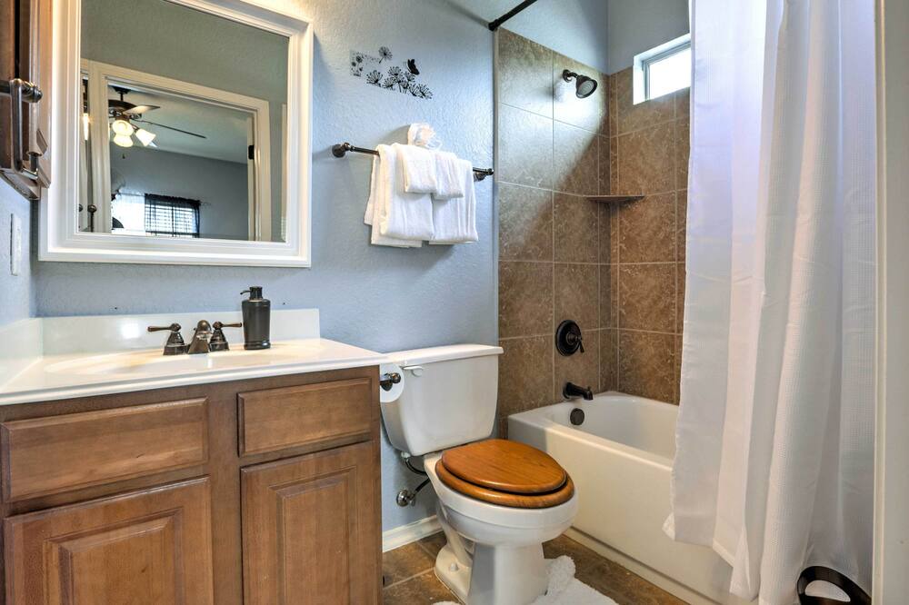 Photo of Bathroom in Cibolo