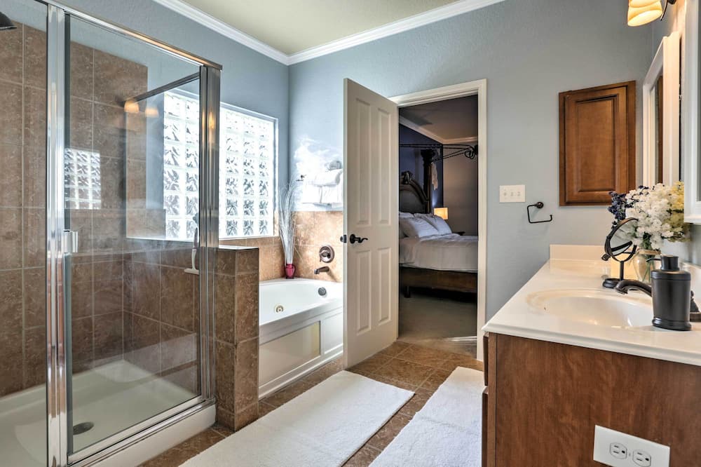 Photo of Bathroom in Cibolo