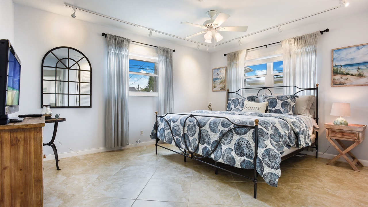 Photo of Bedroom in Garden Isles