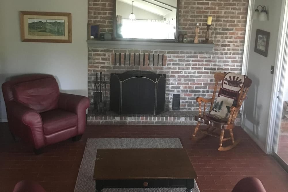 Photo of Livingroom in Bastrop