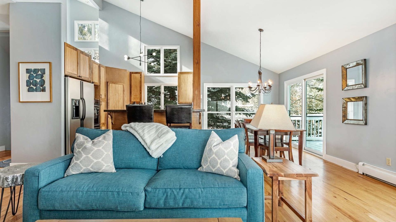 Photo of Livingroom in Avon