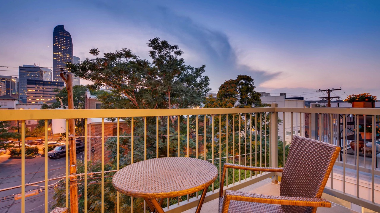 Photo of Outdoor in Uptown