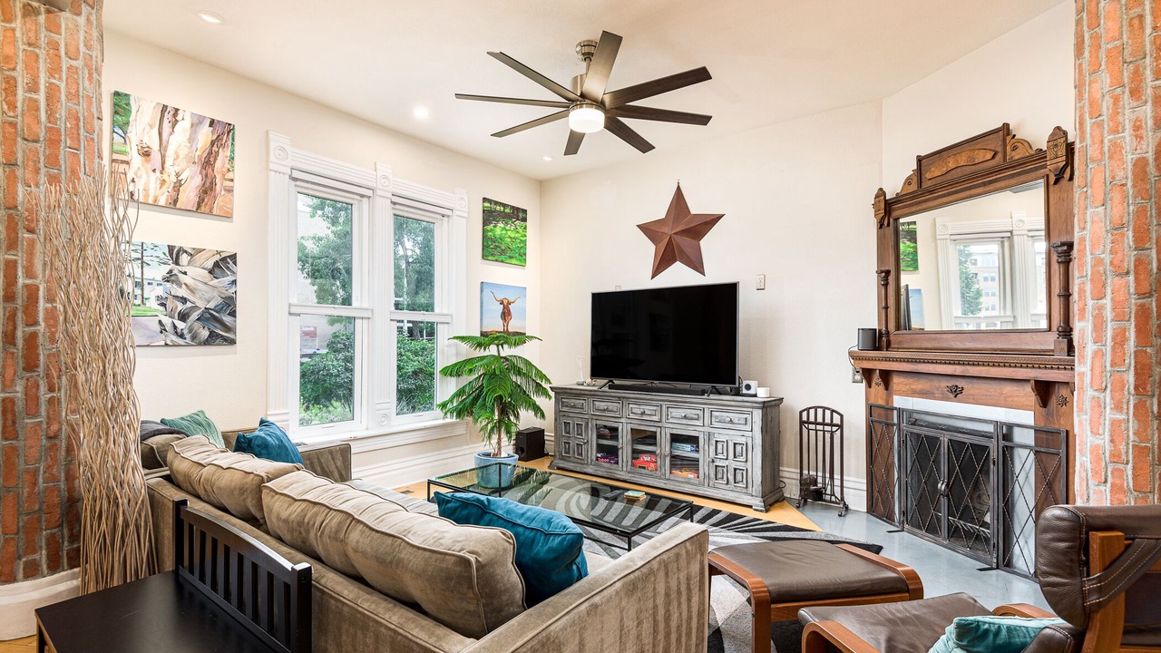 Photo of Livingroom in Curtis Park