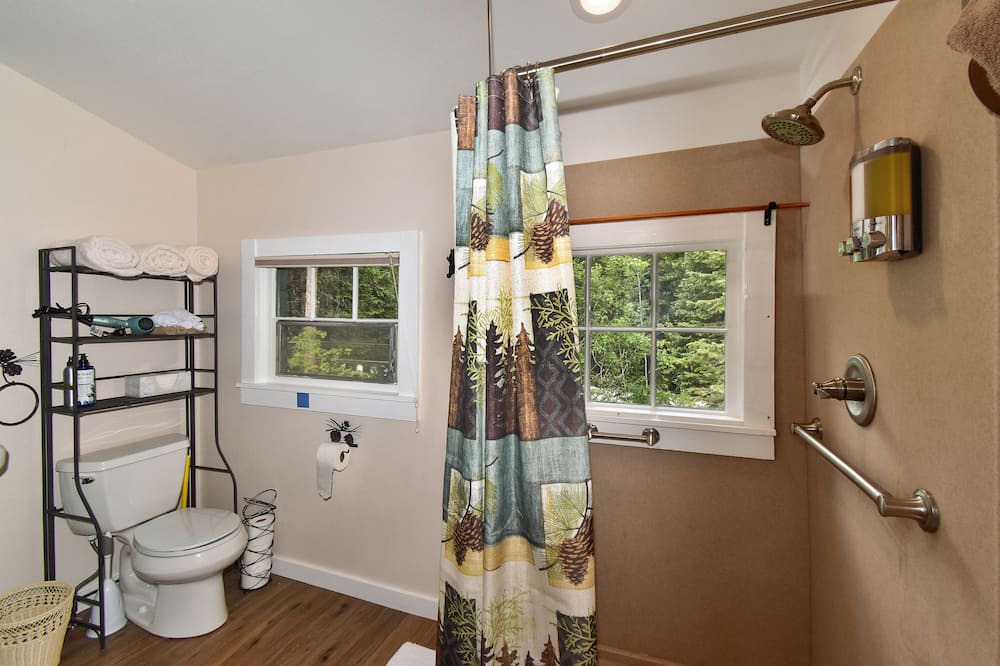 Photo of Bathroom in Lyons
