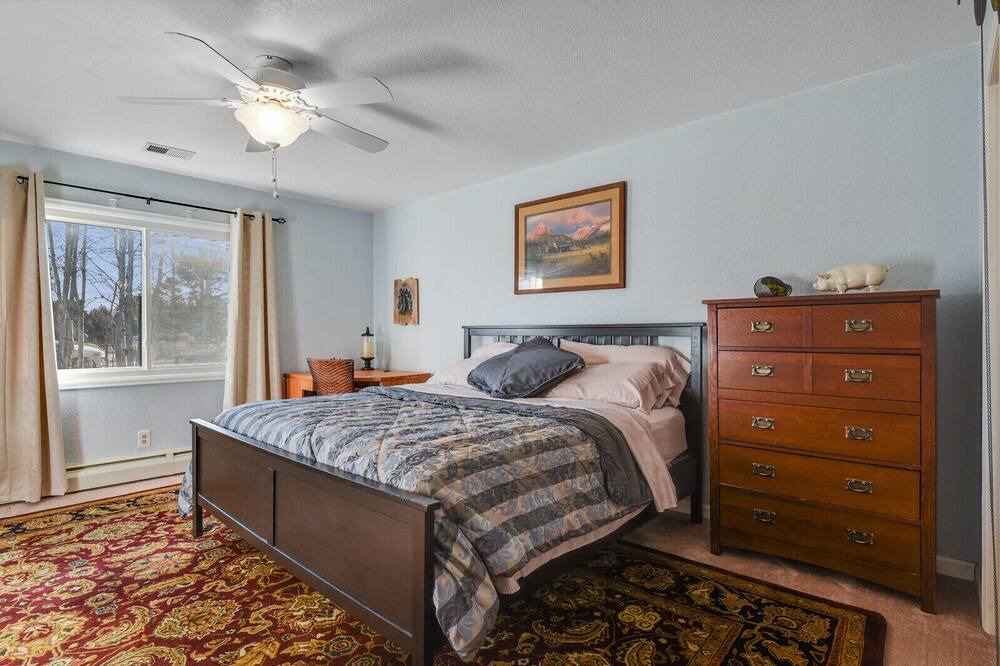 Photo of Bedroom in Grand View Estates