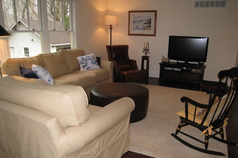 Photo of Bedroom in Lakeside