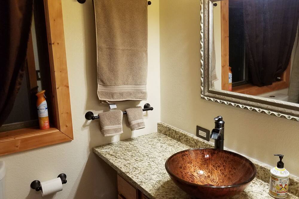 Photo of Bathroom in Shadow Mountain