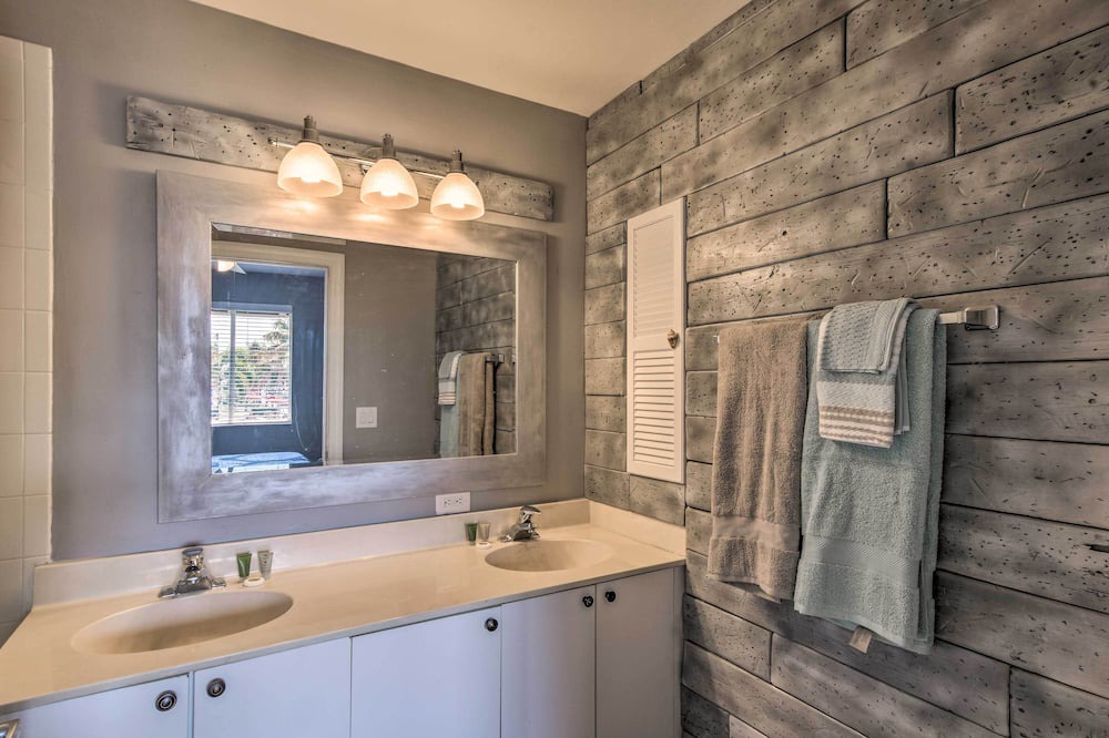 Photo of Bathroom in Naples