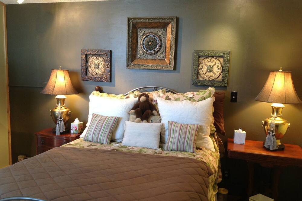 Photo of Bedroom in Divide