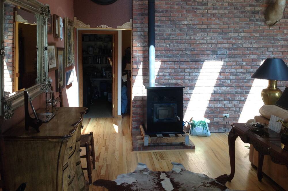 Photo of Livingroom in Divide