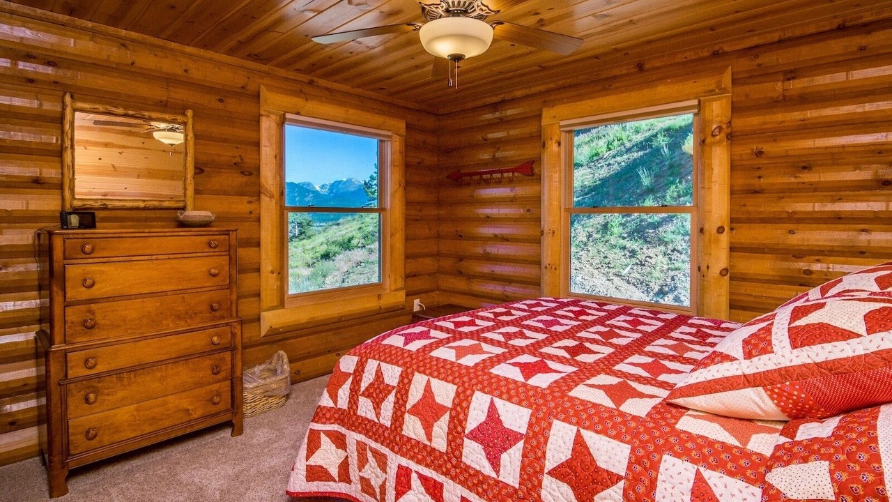 Photo of Bedroom in Windcliff Estates