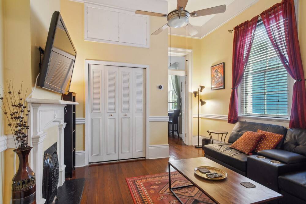 Photo of Livingroom in Algiers Point
