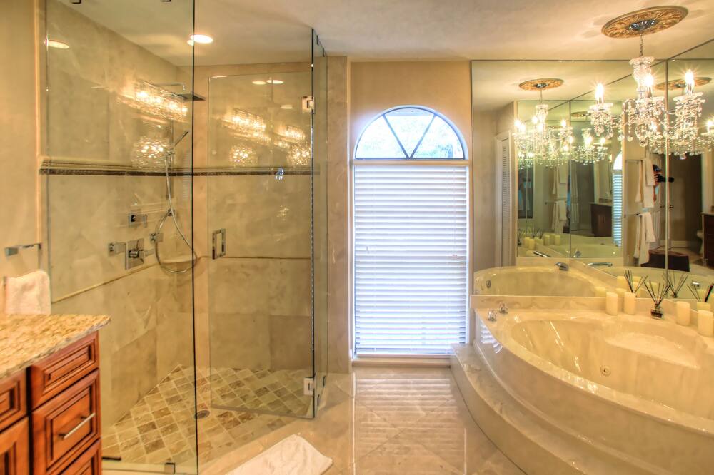 Photo of Bathroom in Kings Lake