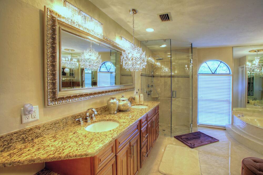 Photo of Bathroom in Kings Lake