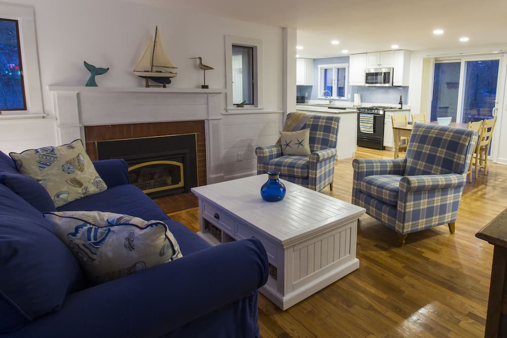 Photo of Livingroom in Eastham