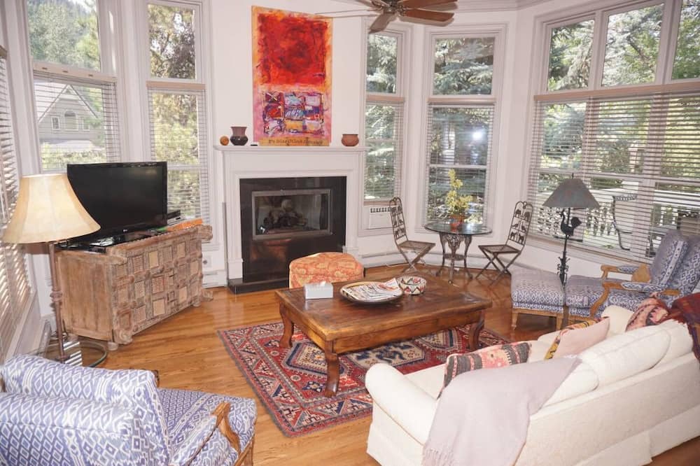 Photo of Livingroom in West End