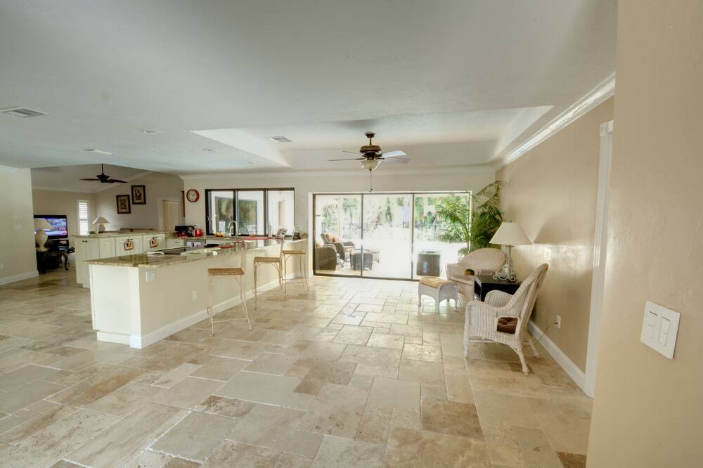 Photo of Livingroom in Kings Lake