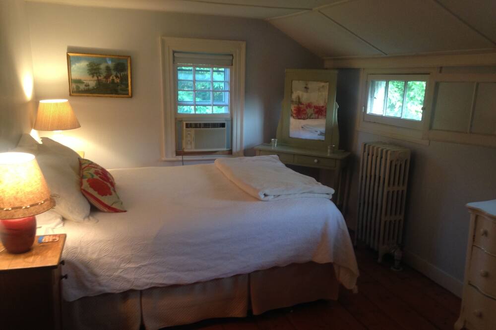 Photo of Bedroom in Red Hook