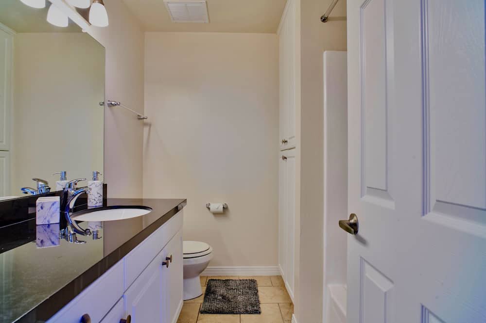 Photo of Bathroom in Marina Peninsula