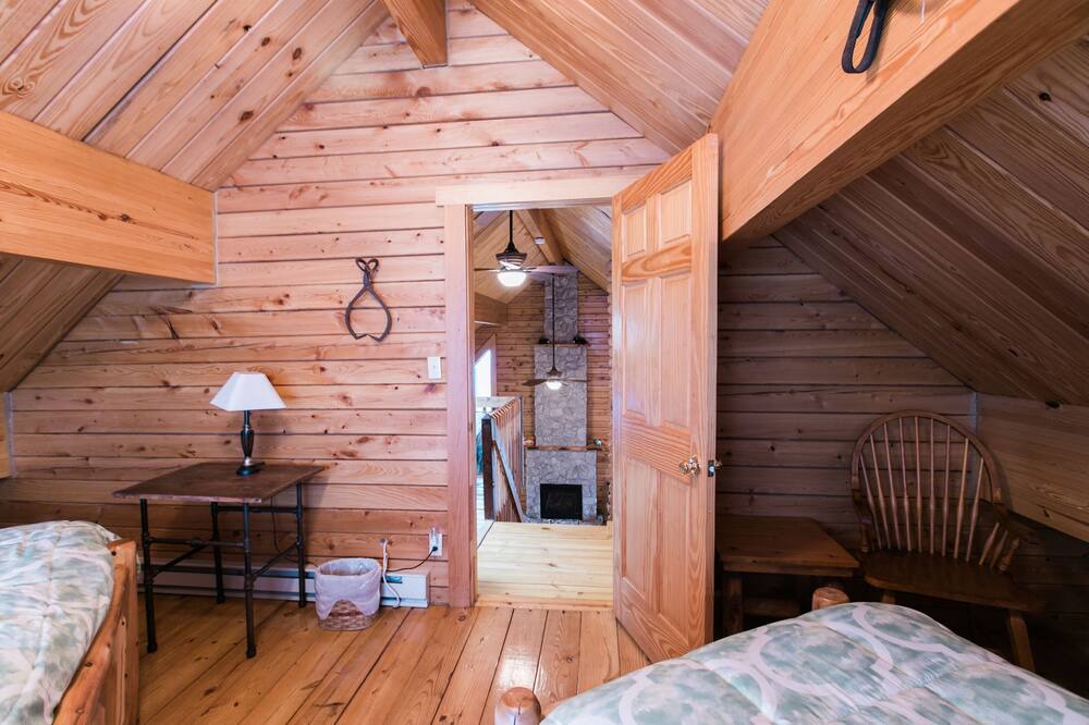 Photo of Bedroom in Hickory Hills