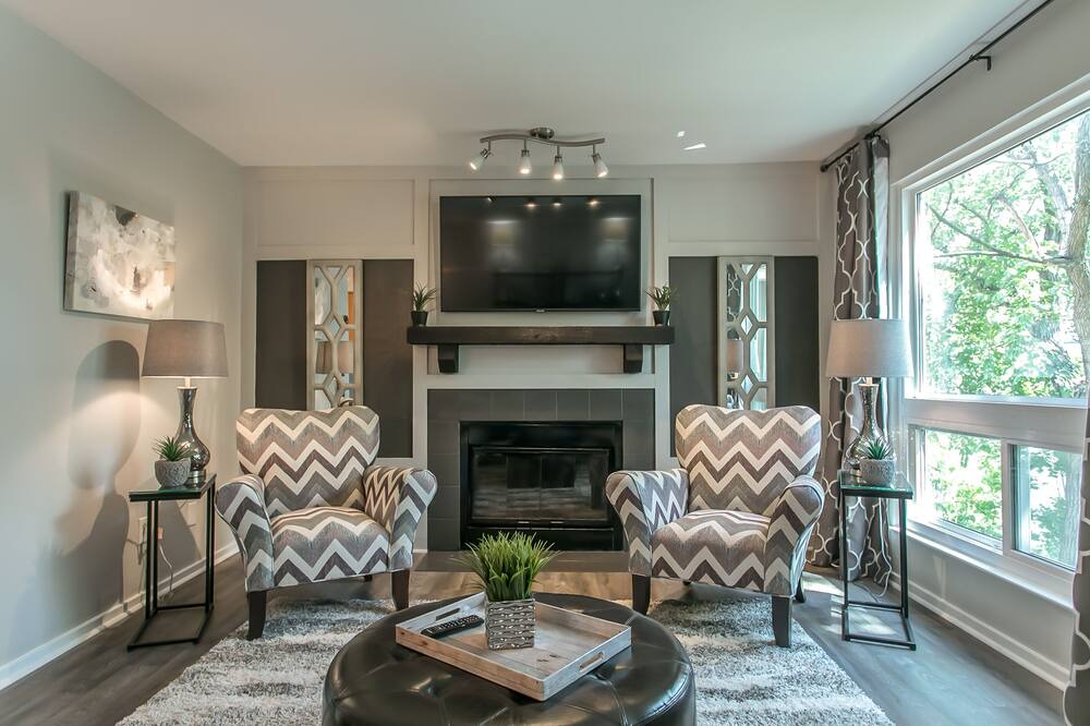 Photo of Livingroom in North Capitol