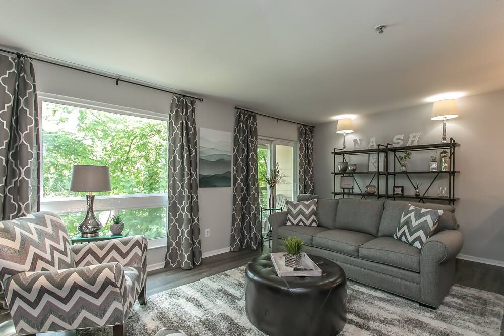 Photo of Livingroom in North Capitol