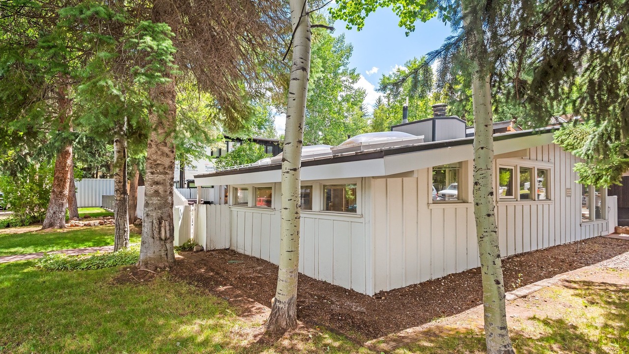 Photo of Outdoor in West End
