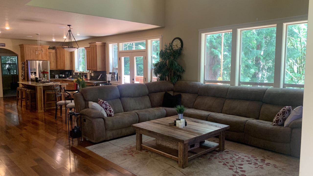 Photo of Livingroom in Ladd Hill