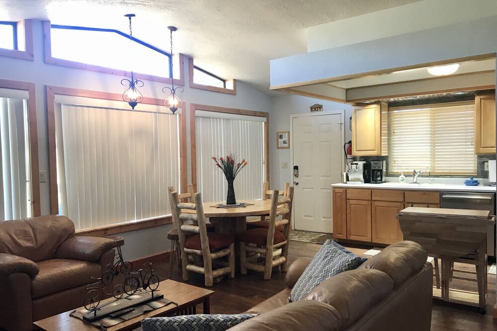 Photo of Livingroom in Apple Valley